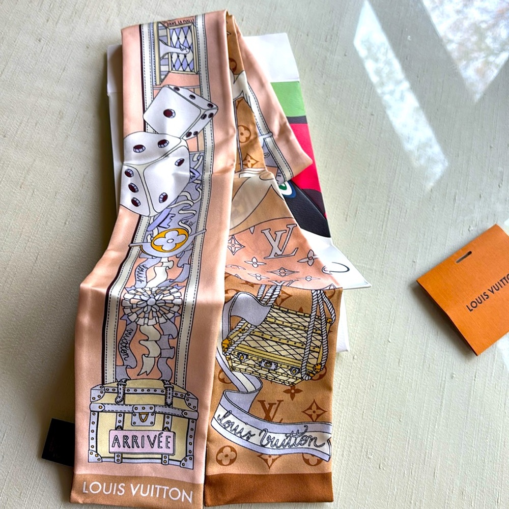 NWT Louis Vuitton Multicolor  Silk Twilly